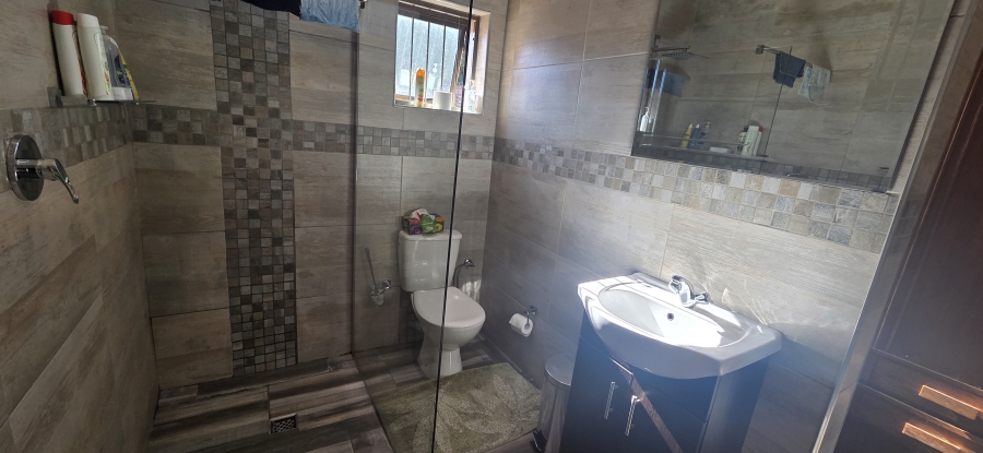 5 Bedroom Property for Sale in Rhodesdene Northern Cape